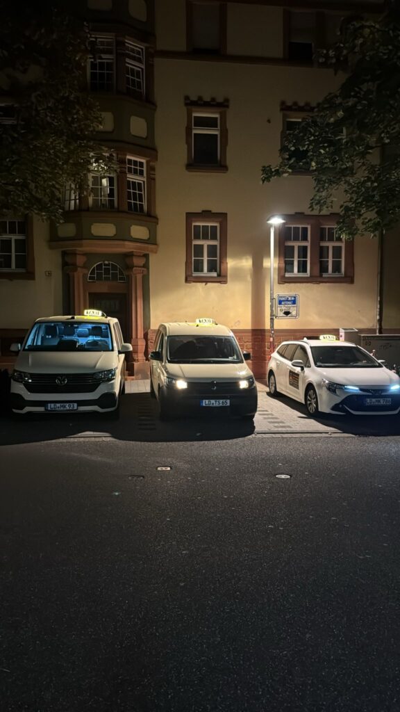 3 premium Mk taxibetreib landau taxis parked